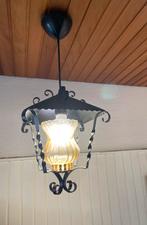 Vintage IJzeren Hanglamp met Geel Glas, Huis en Inrichting, Lampen | Hanglampen, Ophalen, Gebruikt, Glas, Minder dan 50 cm