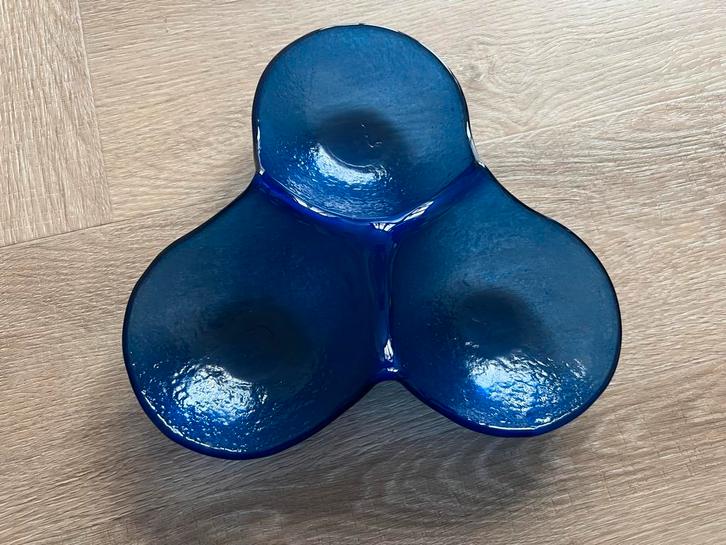 Serveerschaal blauw glas, Huis en Inrichting, Keuken | Servies, Zo goed als nieuw, Glas, Ophalen of Verzenden