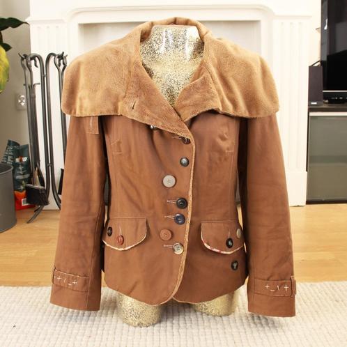 Prachtige Knopen Jas (M) € 45,-, Kleding | Dames, Jassen | Winter, Zo goed als nieuw, Maat 38/40 (M), Bruin, Ophalen of Verzenden