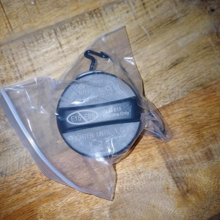 Nieuwe Toyota tankdop – OEM 77300-06040, Auto-onderdelen, Overige Auto-onderdelen, Toyota, Nieuw, Ophalen