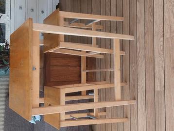 Prachtige bartafel / statafel set met 2 krukken beschikbaar voor biedingen