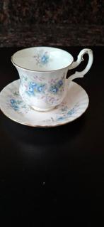Vintage Royal Albert kop en schotel - Blue Blossom, Gebruikt, Ophalen of Verzenden, Overige stijlen, Kop(pen) en/of Schotel(s)