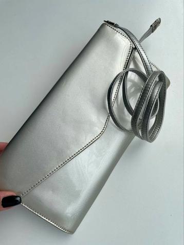 Clutch zilverkleurig lakleer | feestelijk & elegant beschikbaar voor biedingen