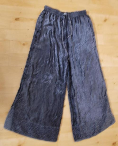 Grijze fluweel look broek met borduursels van Cocktail! L, Kleding | Dames, Broeken en Pantalons, Zo goed als nieuw, Maat 42/44 (L)