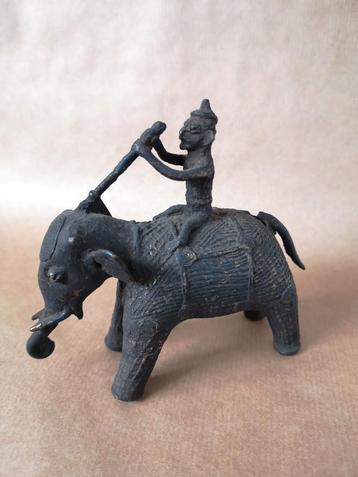 Oude Dhokra olifant uit India  beschikbaar voor biedingen