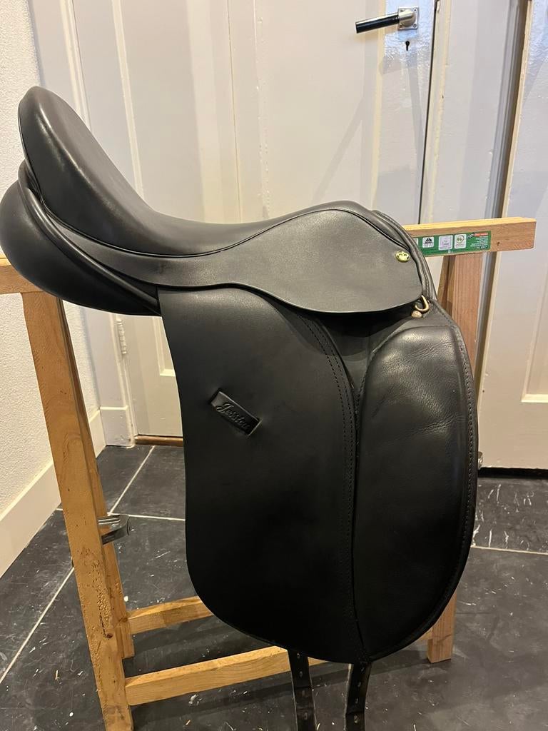 Dressuur zadel 17.5 inch, Dieren en Toebehoren, Paarden en Pony's | Zadels, Ophalen, Zo goed als nieuw, Dressuur