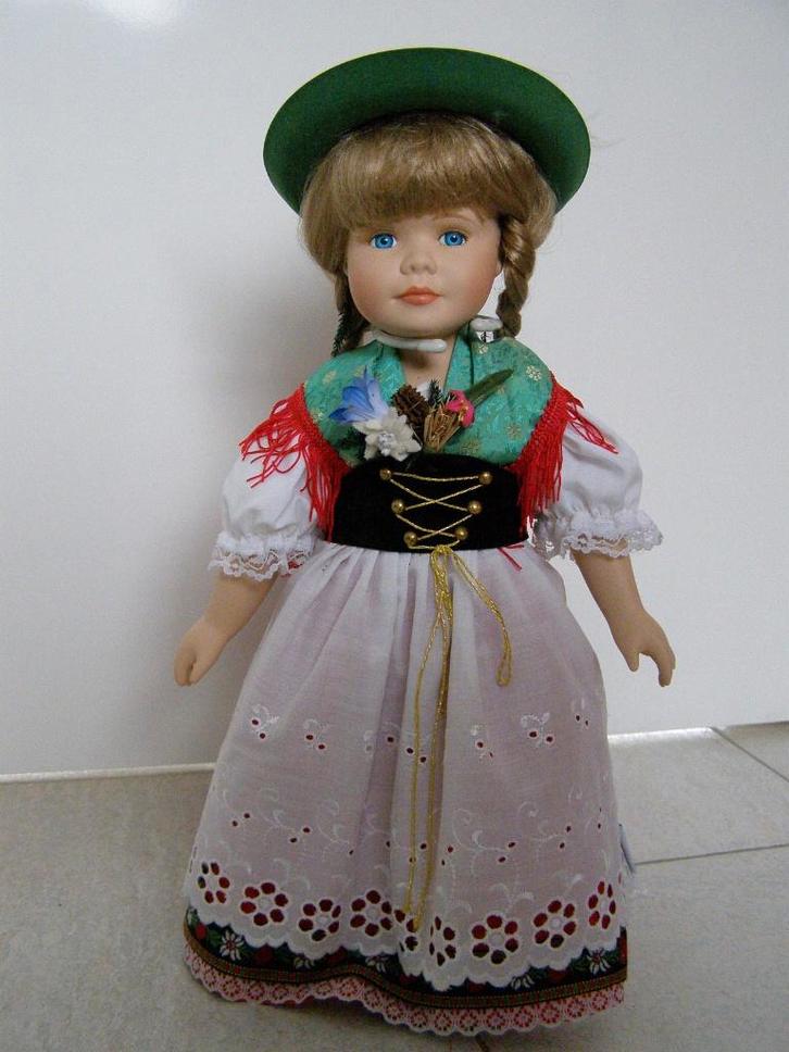 Schneider Folklore Collection ; model Bayern Mádchen, Verzamelen, Poppen, Zo goed als nieuw, Pop, Ophalen of Verzenden