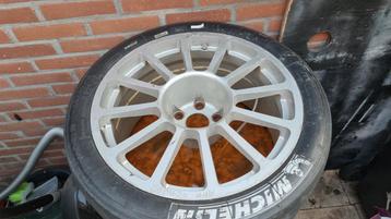 Velg met raceband voor in de mancave. beschikbaar voor biedingen