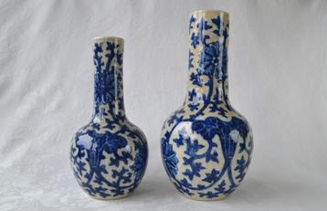 Twee antieke, blauw beschilderde Chinese Vazen – China 1800s beschikbaar voor biedingen