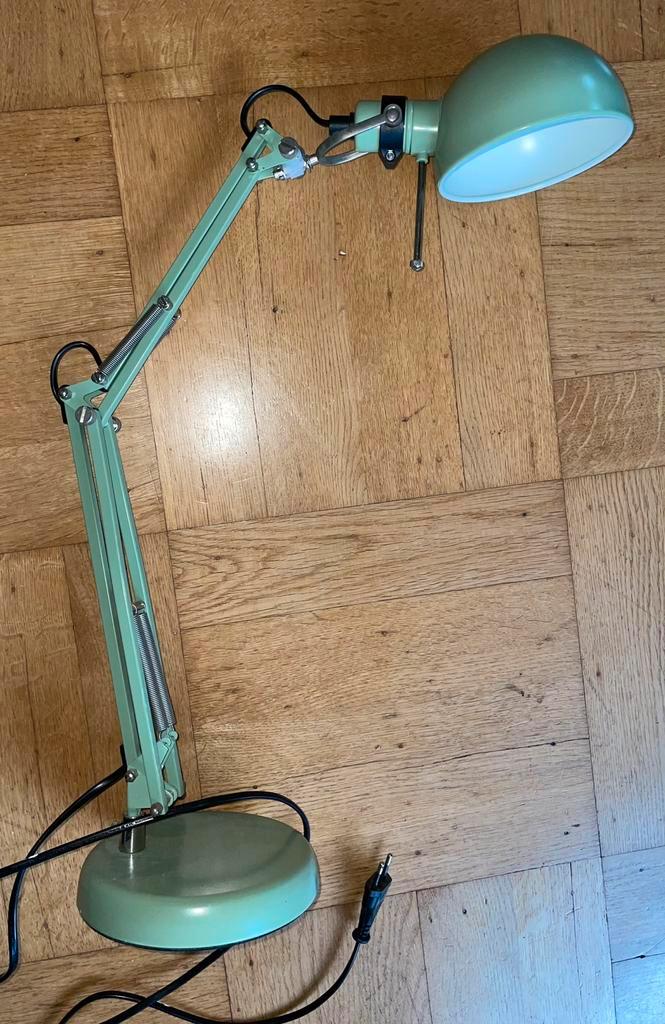 Groene stalen forsa bureaulamp lamp bureau ikea groen, Huis en Inrichting, Lampen | Tafellampen, Zo goed als nieuw, Minder dan 50 cm
