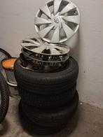 Set van 4 banden met wieldoppen toyota aygo, Auto diversen, Wieldoppen, Ophalen, Gebruikt