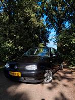 VW Golf 4 2.0 Cabrio zwart | Lage KM | Jaar APK, Auto's, Volkswagen, 4 cilinders, 4 stoelen, Zwart, Origineel Nederlands