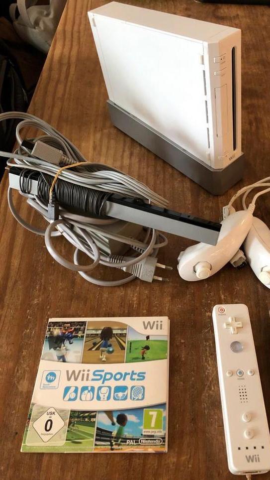 Nintendo Wii + Controllers + Wii Sports, Spelcomputers en Games, Spelcomputers | Nintendo Wii, Gebruikt, Met 2 controllers, Met games