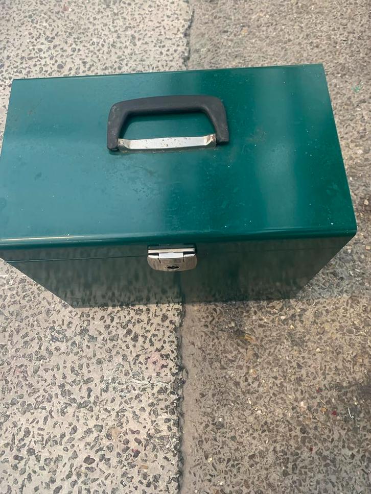 Metalen Archiefkist, Sieraden, Tassen en Uiterlijk, Beautycases, Gebruikt, Hardcase, Groen, Met slot, Ophalen of Verzenden