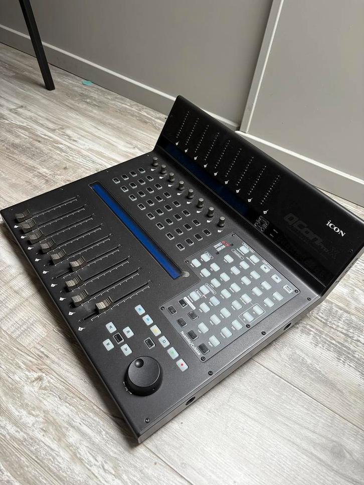 Icon QCon Pro X (Uitstekende staat), Muziek en Instrumenten, Midi-apparatuur, Zo goed als nieuw, Ophalen