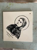Religieuze witte tegel Heilige Bernadette Spoordonk. Mosa, Antiek en Kunst, Antiek | Wandborden en Tegels, Ophalen of Verzenden