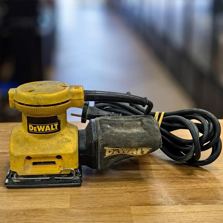 Dewalt FW411 Type 1 Schuurmachine | Geel - In Gebruikte Staa, Doe-het-zelf en Verbouw, Gereedschap | Schuurmachines, Zo goed als nieuw