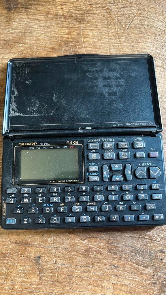 Sharp 64KB zak rekenmachine., Diversen, Rekenmachines, Gebruikt, Ophalen of Verzenden