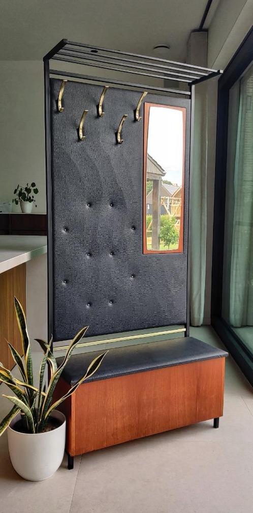 Prachtig vintage halmeubel met opbergruimte, Huis en Inrichting, Kasten | Lockerkasten, Zo goed als nieuw, Ophalen