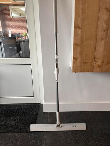 Dweil stok van Izi Clean met 2 doeken beschikbaar voor biedingen