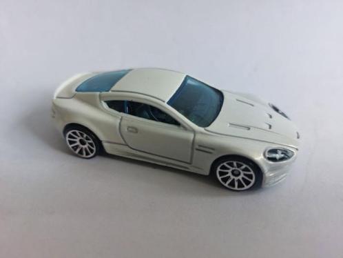 Aston Martin Vanquish DBS 2013 wit Hot Wheels nieuw 3 inch, Hobby en Vrije tijd, Modelauto's | Overige schalen, Nieuw, Auto, Ophalen of Verzenden