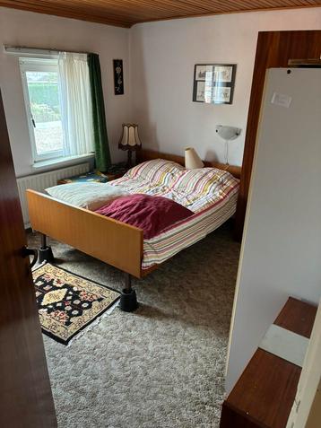 Vintage slaapkamer inrichting beschikbaar voor biedingen