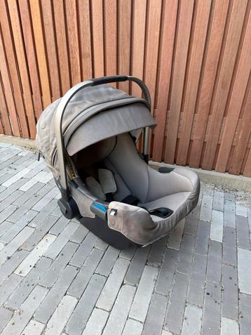 Nuna autostoel incl isofix base beschikbaar voor biedingen