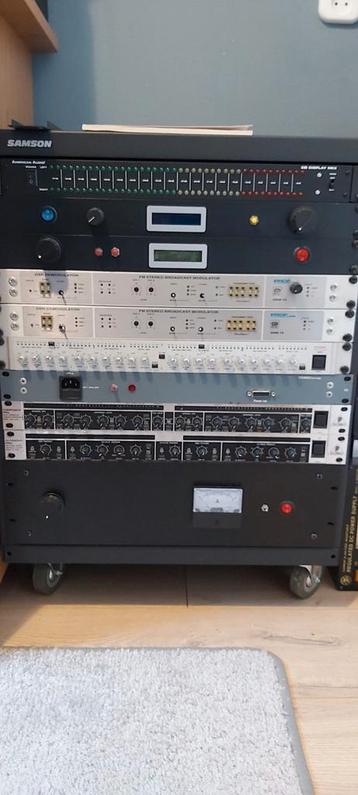 Compleet zender rack!!! (Alles in 1 koop) beschikbaar voor biedingen