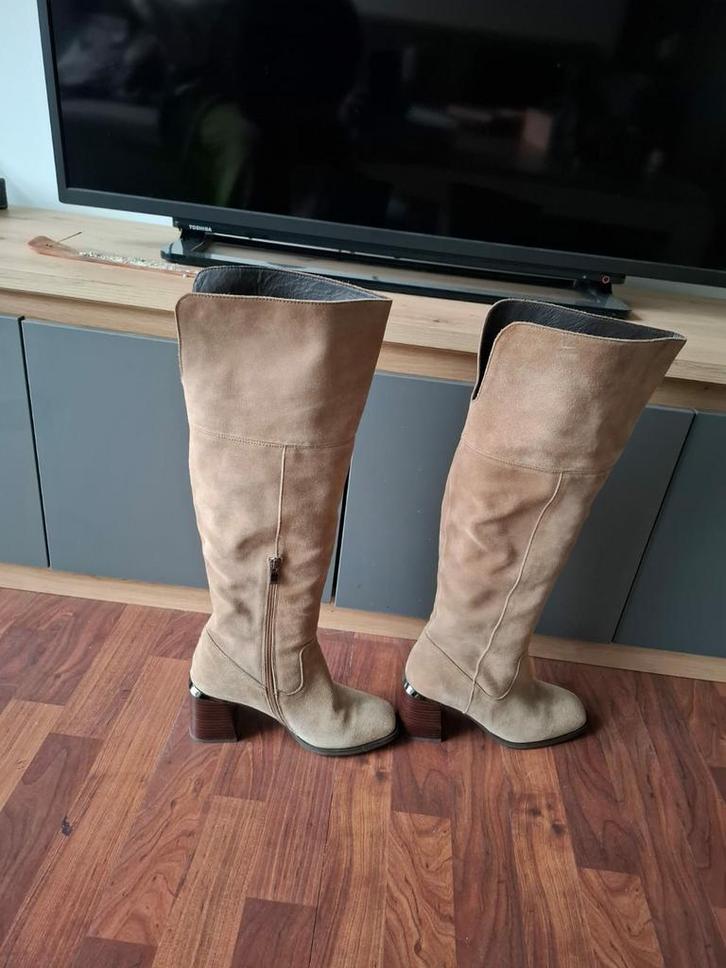 Laarzen, suede, Kleding | Dames, Schoenen, Zo goed als nieuw, Hoge laarzen, Bruin, Ophalen of Verzenden