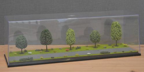Diorama vitrine, bomenlaan 1, Hobby en Vrije tijd, Modelauto's | 1:50, Nieuw, Bus of Vrachtwagen, Tekno, Ophalen of Verzenden