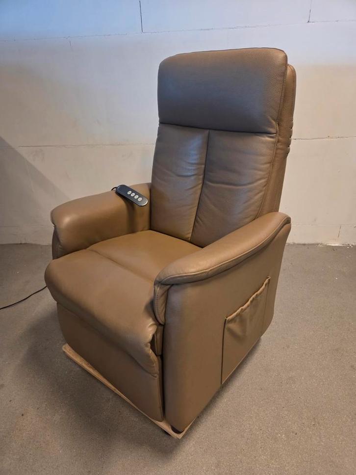 Sta op stoel / opsta stoel leder / leverkleur, Huis en Inrichting, Fauteuils, Leer, 50 tot 75 cm, Minder dan 75 cm, Ophalen