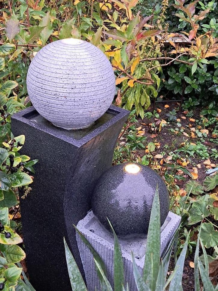 Water-ornament Ilva met LED-verlichting, Tuin en Terras, Waterpartijen en Fonteinen, Zo goed als nieuw, Waterornament, Kunststof