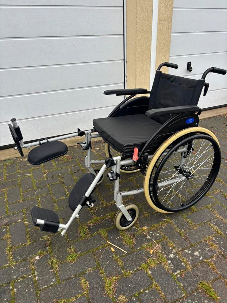 Rolstoel Excel vetstelbare beensteunen tot recht vooruit, Diversen, Rolstoelen, Zo goed als nieuw, Handbewogen rolstoel, Inklapbaar