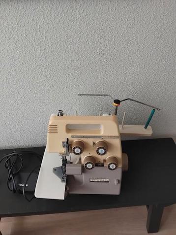 Lockmachine Bernette/Bernina 234 beschikbaar voor biedingen