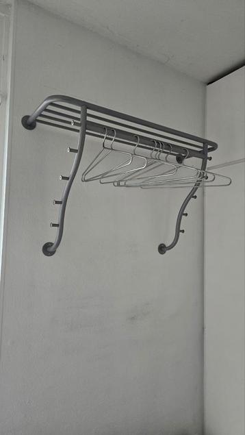 Kapstok incl. Hangers - Direct op te hangen! beschikbaar voor biedingen