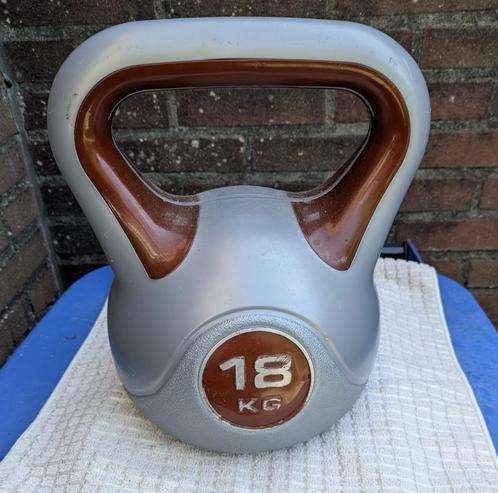3 Kettlebells., Sport en Fitness, Fitnessmaterialen, Gebruikt, Kettlebell, Armen, Benen, Borst, Rug, Ophalen