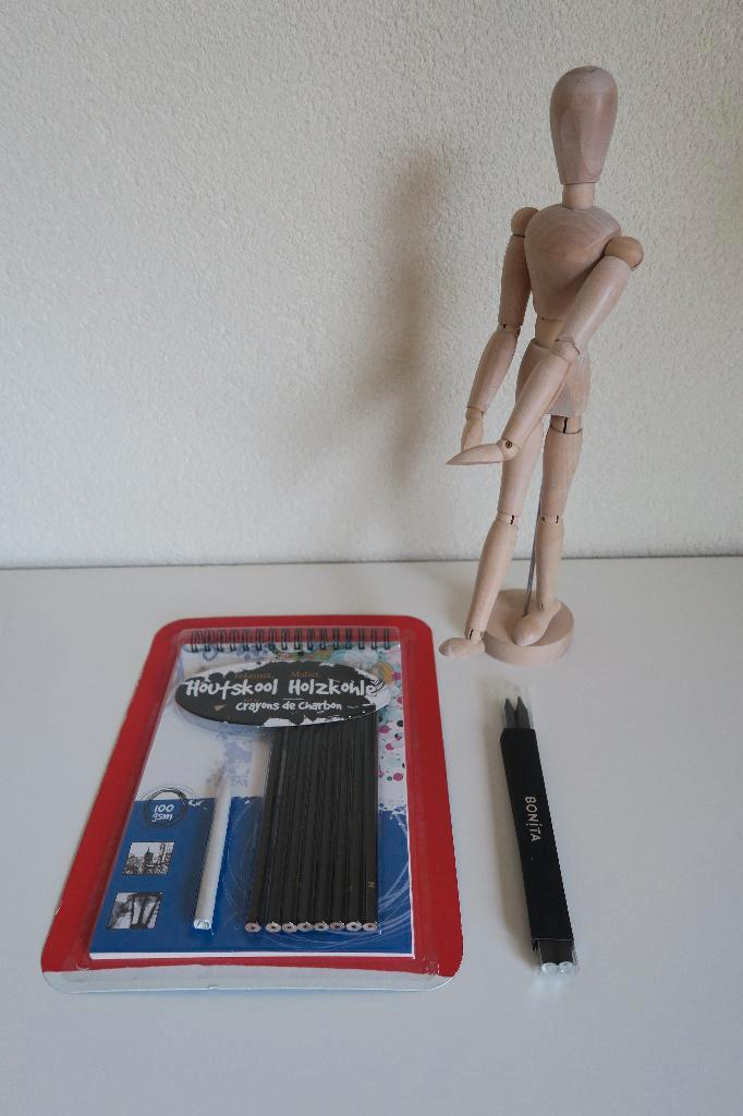 Teken van modellen met houtskool en modelpop, Hobby en Vrije tijd, Tekenen, Zo goed als nieuw, Overige typen, Ophalen of Verzenden