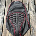 Zadelhoes Vespa Sprint Primavera audi rs custom buddydek, Info@jynkx.com, Jynkx, Nieuw, Ophalen of Verzenden