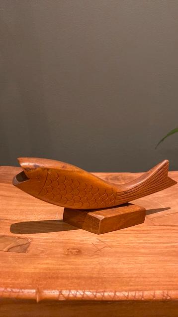Mid century vis houtsnijwerk beschikbaar voor biedingen