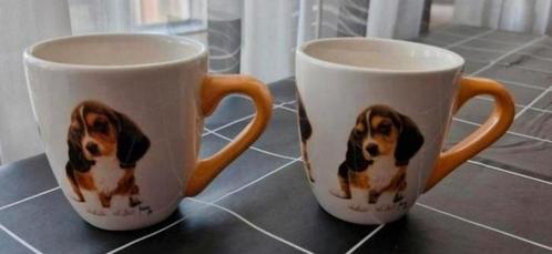 Twee Bekers Francien met opdruk Basset Hond, Huis en Inrichting, Keuken | Servies, Zo goed als nieuw, Kop(pen) en/of Schotel(s)