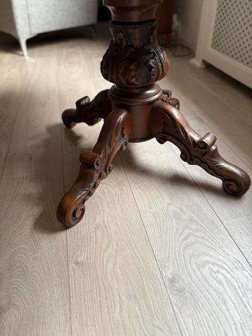 Antieke Salontafel met Houten Onderstel beschikbaar voor biedingen
