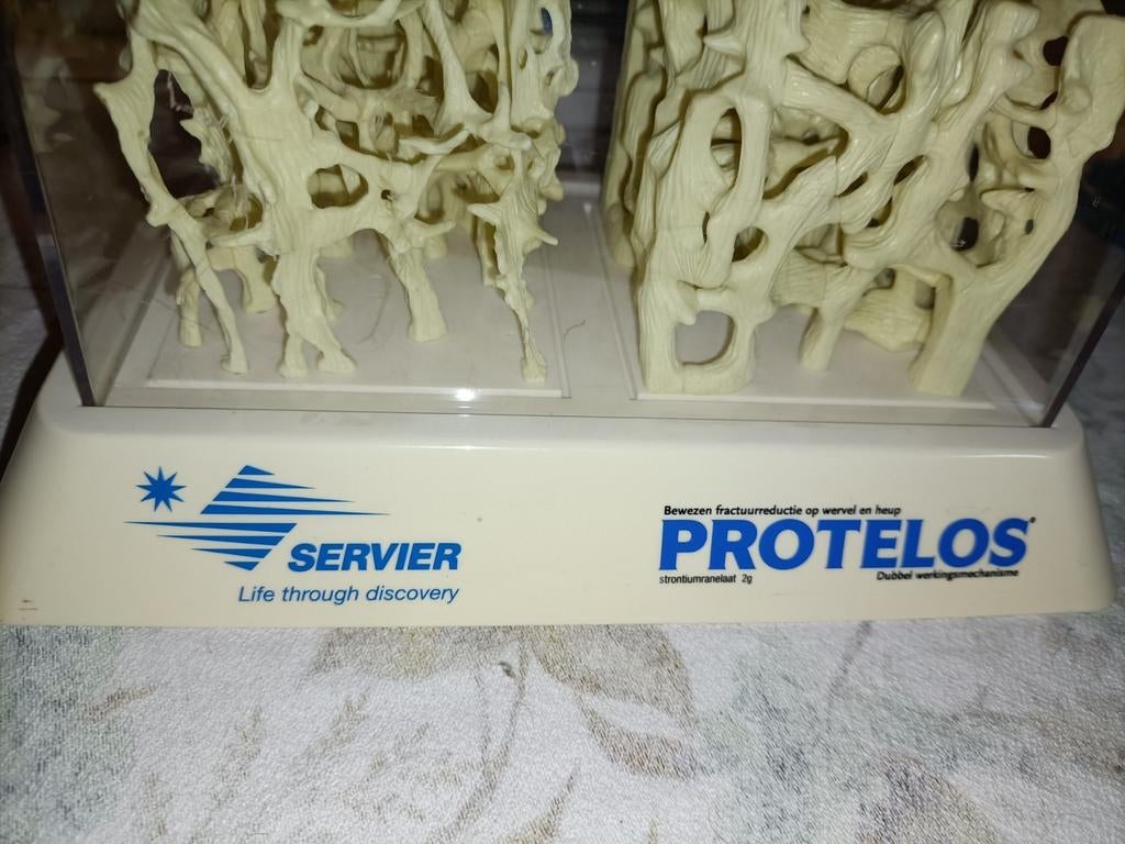 Display model Botstructuur Servier Protelos, Ophalen of Verzenden, Zo goed als nieuw