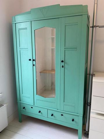 Te koop houten hang en leg kast / kledingkast beschikbaar voor biedingen