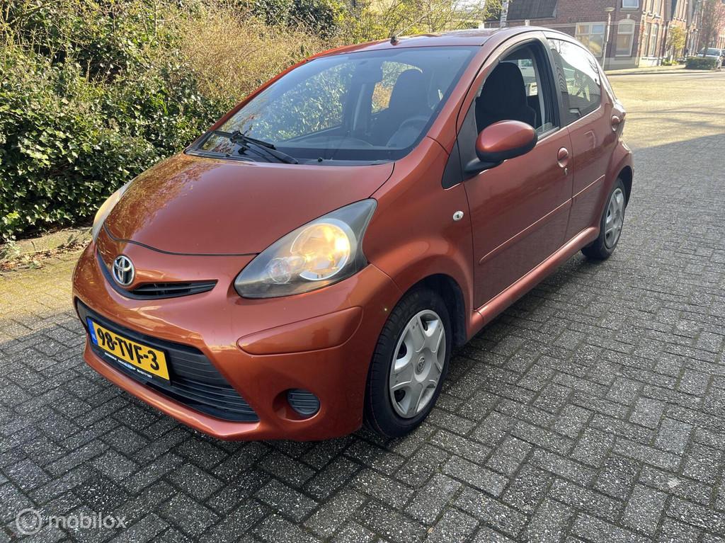Toyota Aygo 1.0 VVT-i Comfort Orange, Voorwielaandrijving, Euro 5, Stof, Gebruikt