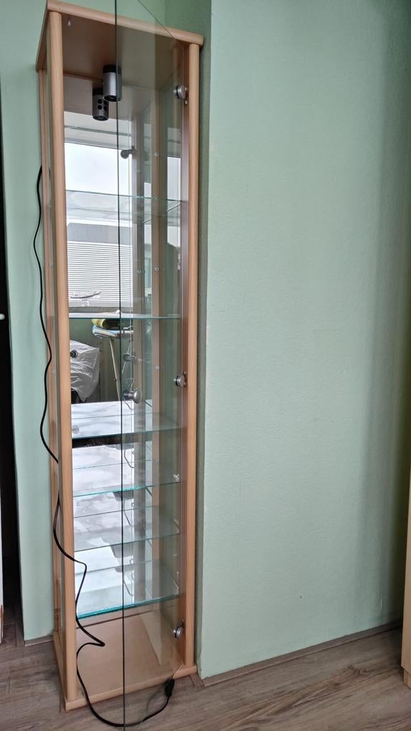 Mooie smalle vitrinekast met spotje & spiegel - 36,5 breed, Huis en Inrichting, Kasten | Vitrinekasten, Gebruikt, 150 tot 200 cm