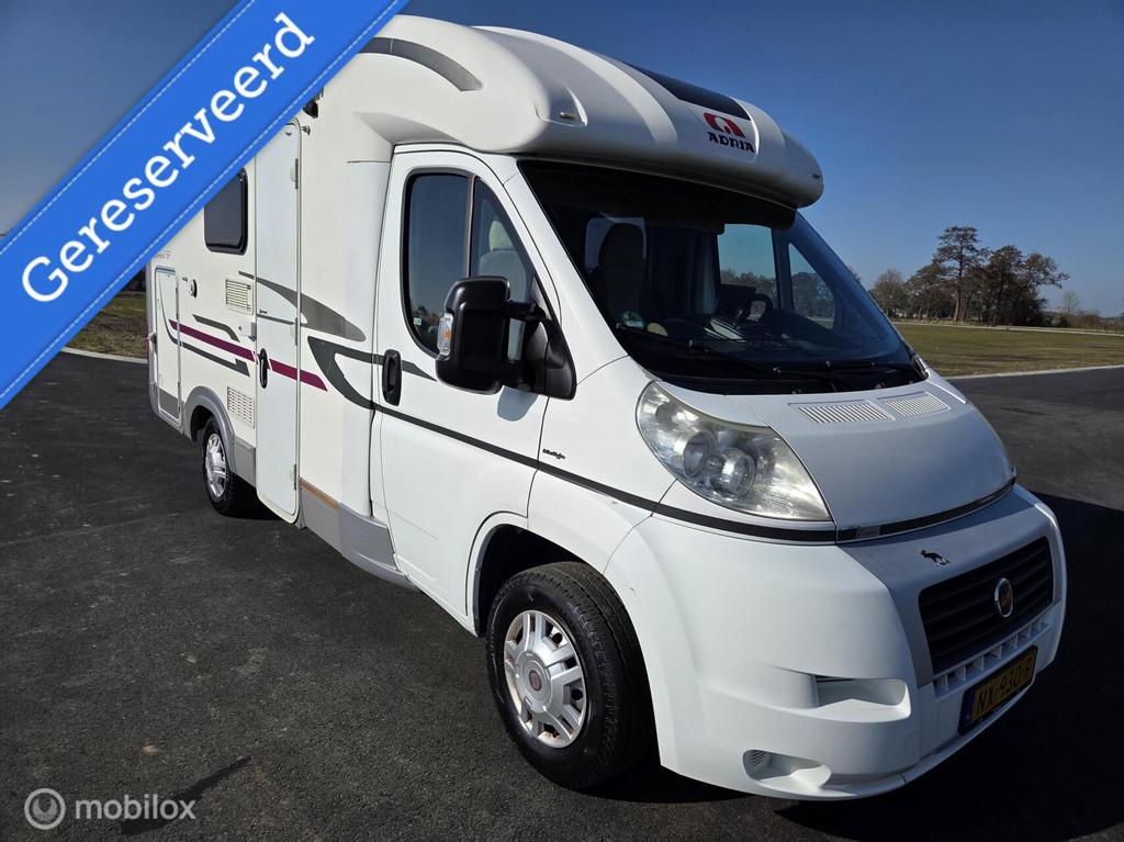 Adria Compact SP 2009 ☆Dwarsbed Euro 4, Cruise Bearlock☆, Caravans en Kamperen, Campers, Bedrijf, Half-integraal, Adria, Diesel