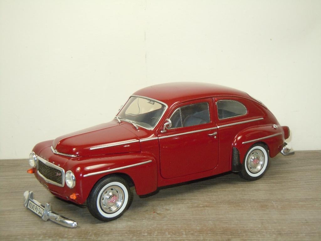 Volvo PV544 - Donker Rood - Revell 1:18