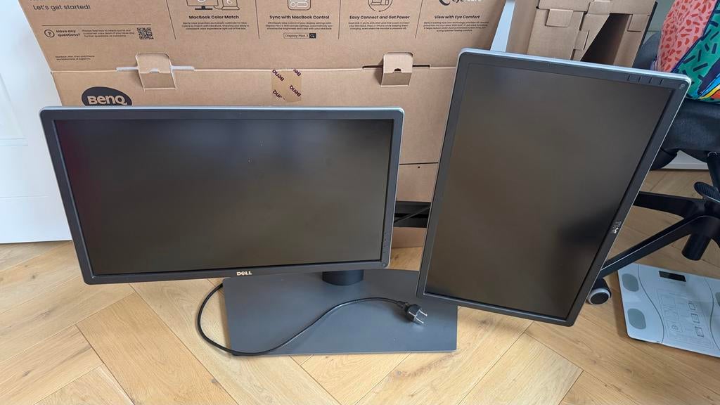 2x Dell P2415Q 4K Monitoren (24 inch) + Dual Monitor Stand, Gebruikt, IPS, In hoogte verstelbaar, Ultra HD (4K)