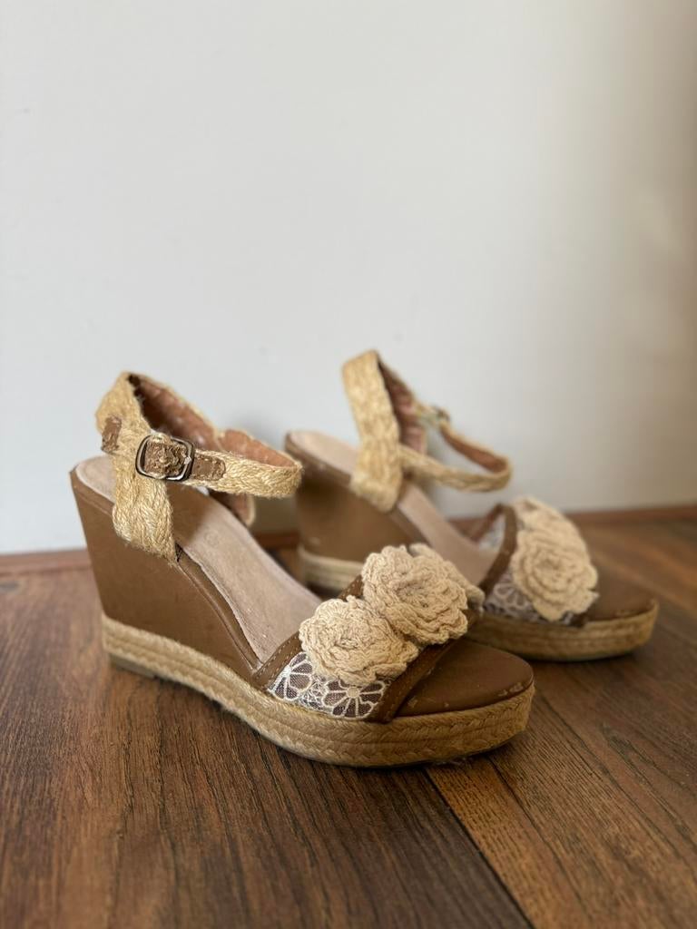 Bellucci bruine sleehakken voor dames in maat 37, Kleding | Dames, Schoenen, Beige, Zo goed als nieuw, Sandalen of Muiltjes, Ophalen of Verzenden