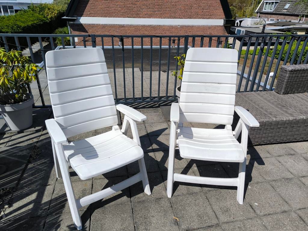 Twee inklapbare tuinstoelen, Ophalen, Gebruikt, Kunststof, Inklapbaar